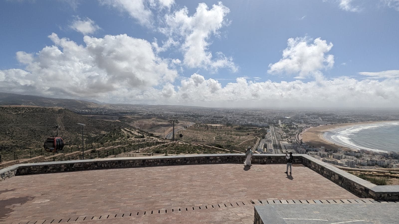 La baie et la plage d'Agadir vues depuis la terrasse de la kasbah d'Agadir Oufella