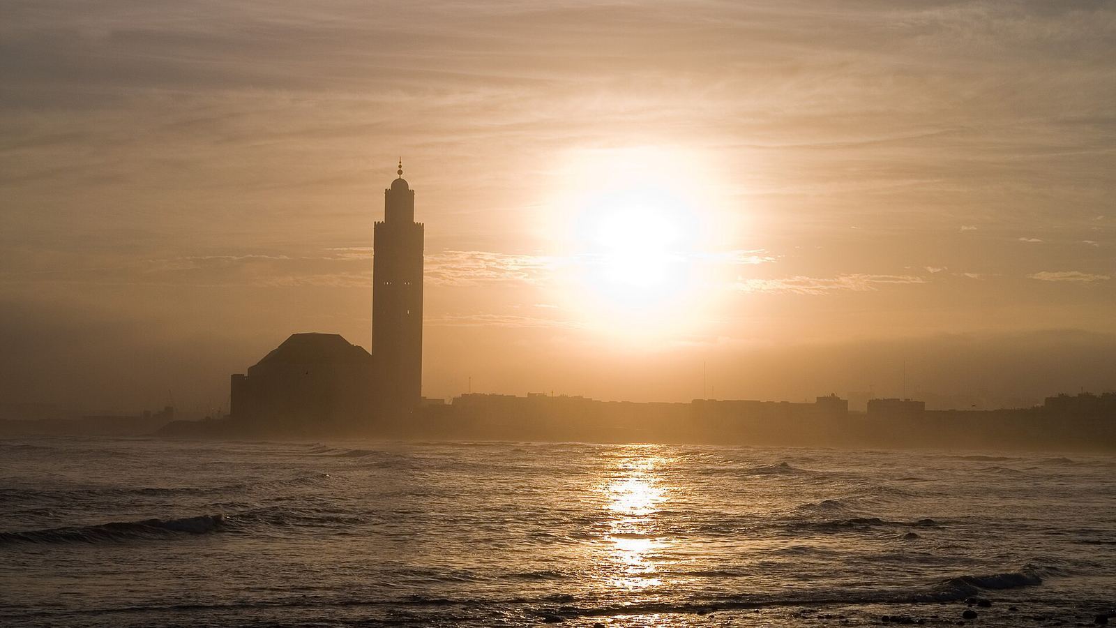 La mosquée Hassan II à Casablanca au coucher du soleil