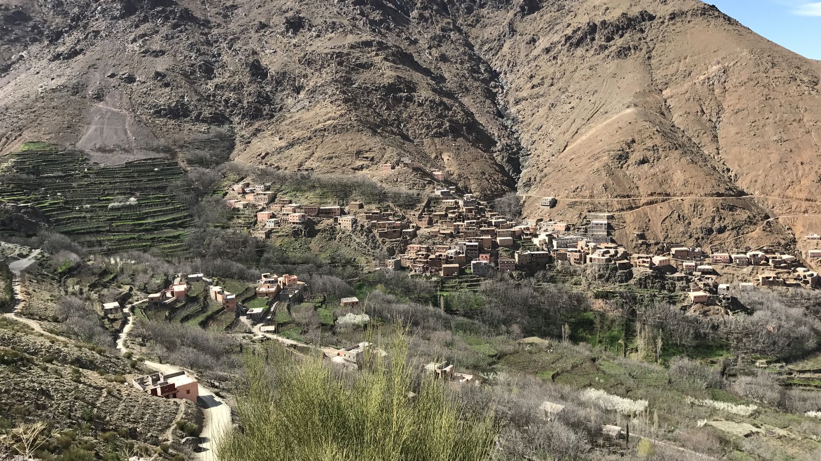 Cultures en terrasses et maisons en terre dans la vallée d'Imlil